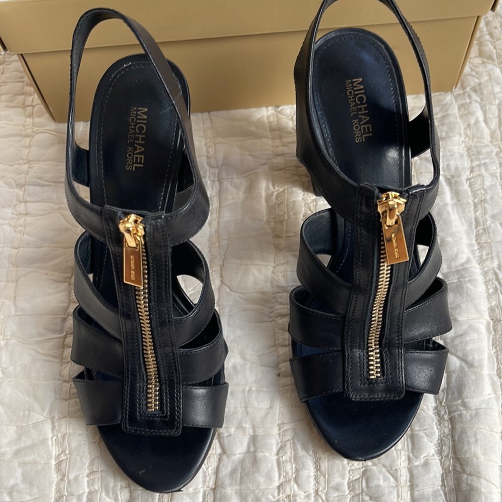 Michael Kors Damita Leather Sandal - Picture 6 of 11